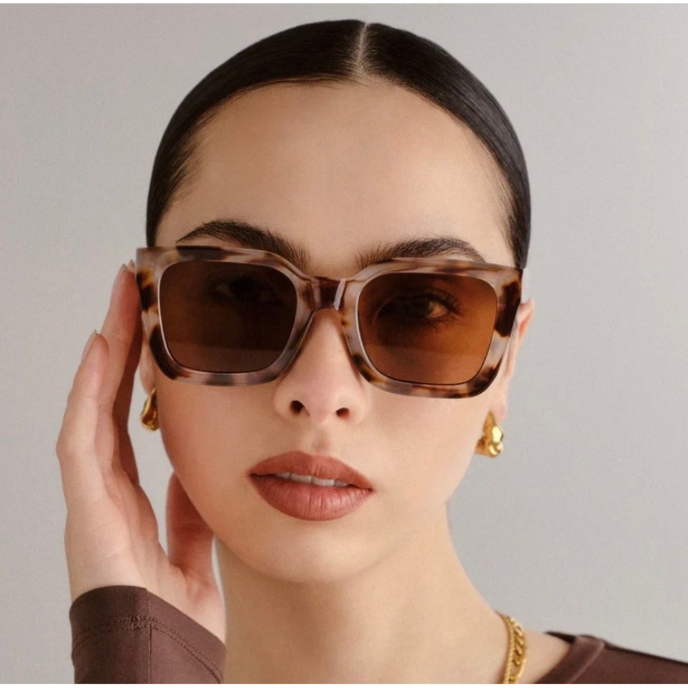 AIRE Abstraction Cookie Tort Rectangle Sunglasses Brown Mono Lens AIR2342238